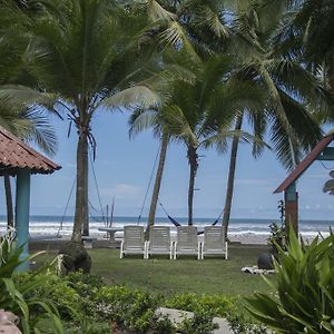 Pelican Beachfront Hotel